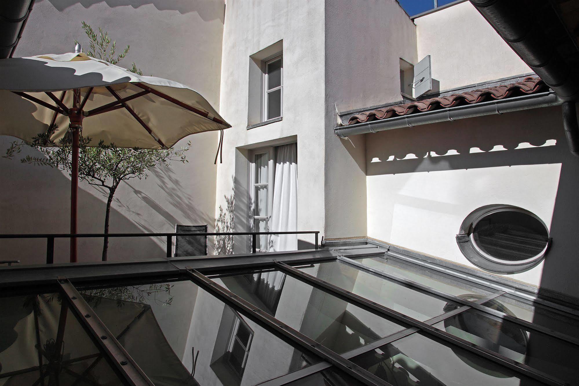 La Maison Sur La Sorgue - Esprit De France LʼIsle-sur-la-Sorgue Exteriör bild