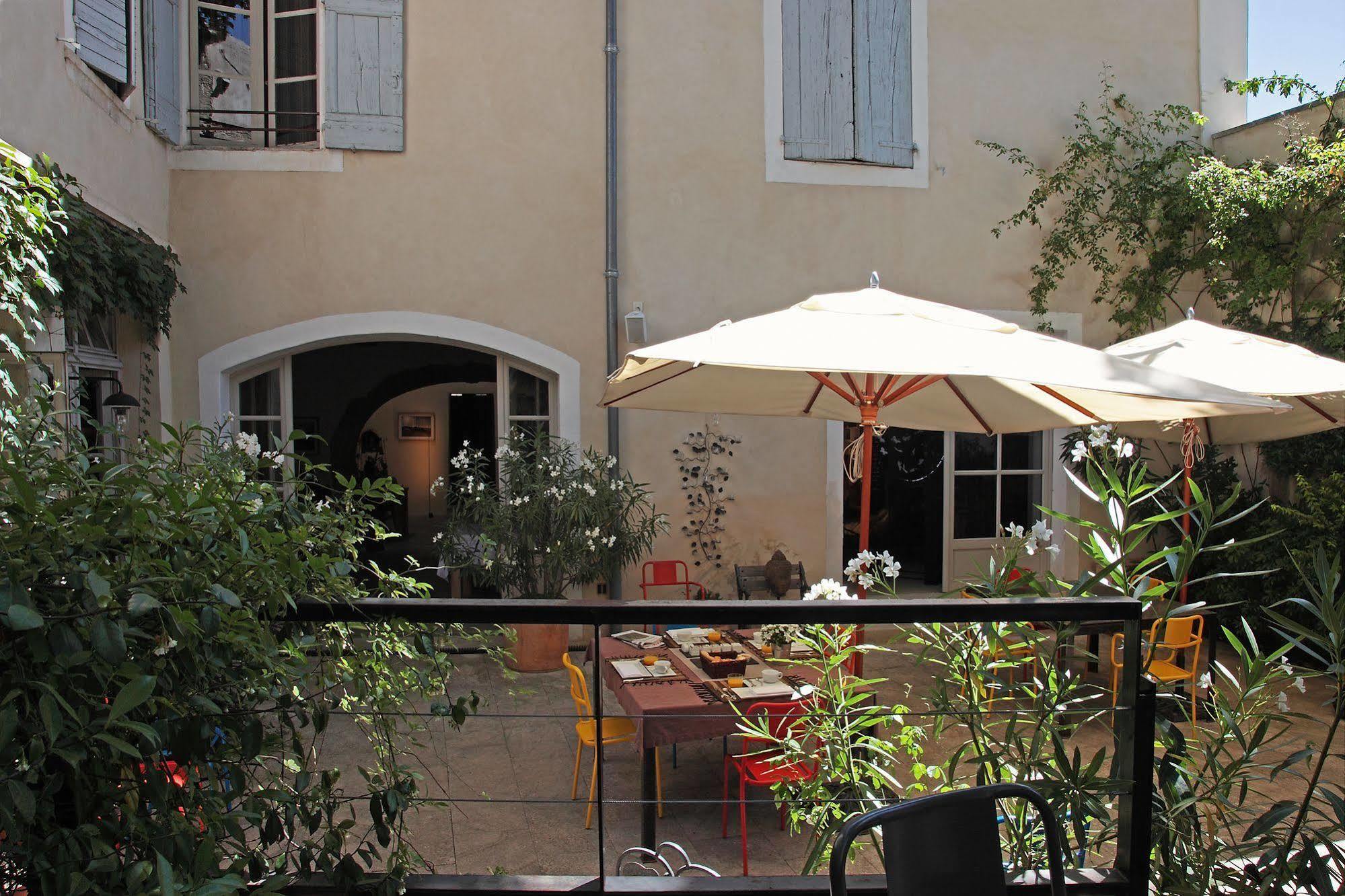 La Maison Sur La Sorgue - Esprit De France LʼIsle-sur-la-Sorgue Exteriör bild